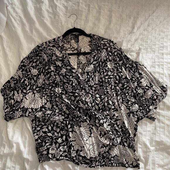H&M Printed Kimono Style Cardigan - Picture 2 of 3
